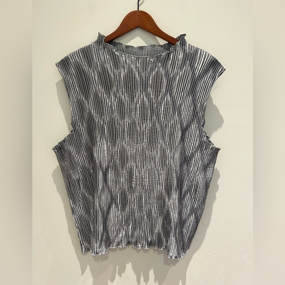 Women's Silver Pleated Sleeveless Top